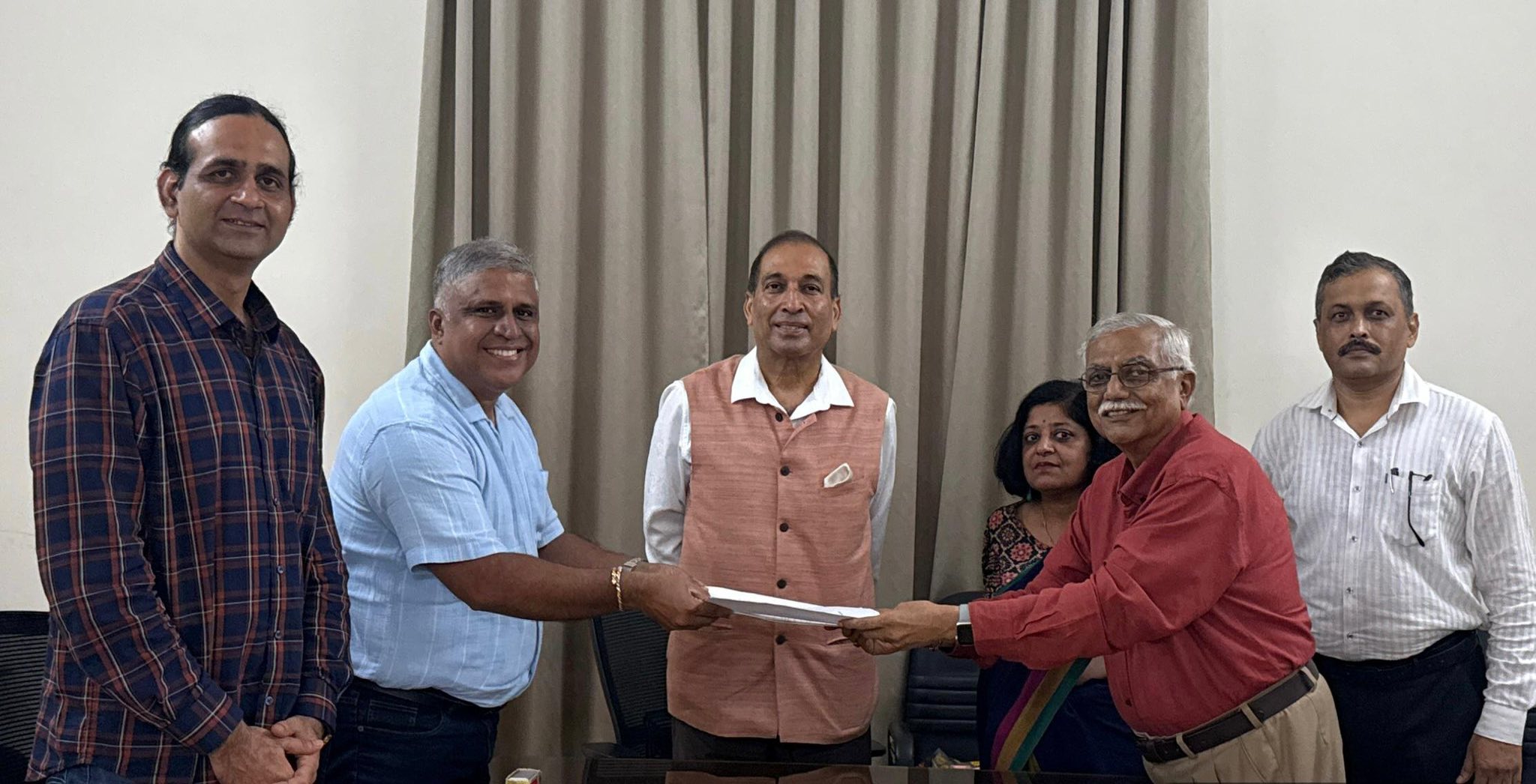 A Memorandum of Understanding (MoU) was formally signed between *Yogoda Satsanga Mahavidyalaya and Aptus Software Labs, Bengaluru* to strengthen collaboration in IT, emerging technologies, and digital transformation initiatives. 