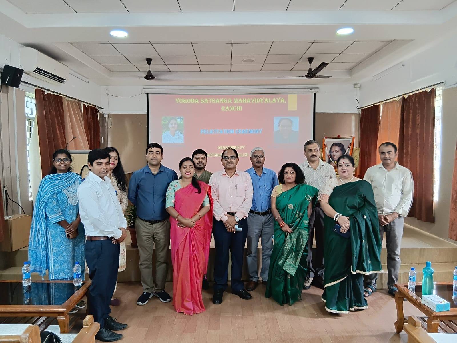 A felicitation ceremony was organized at Yogda Satsang College under the joint supervision of the Hindi Department and the English Department.