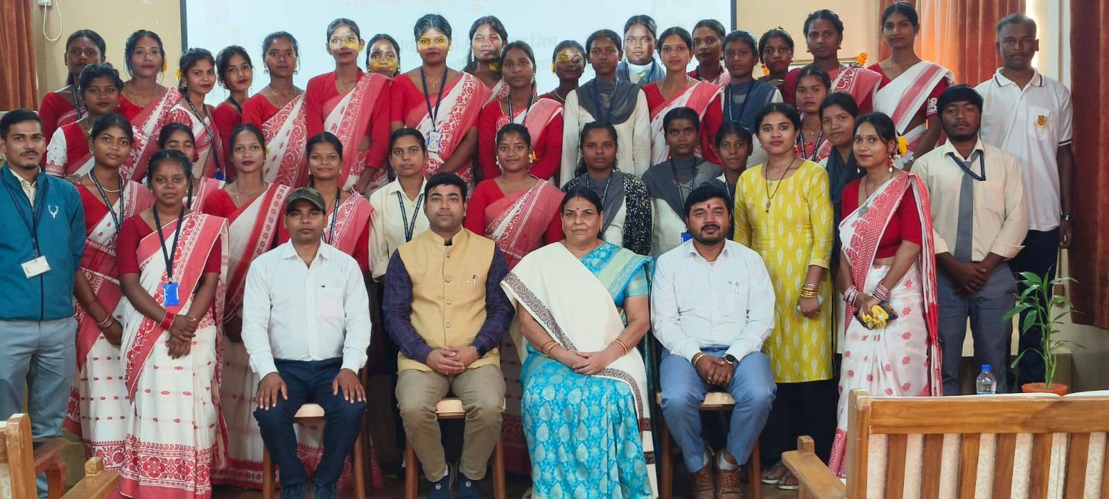 Under the aegis of the Department of Hindi Sahitya Parishad and IQAC, *The Hindi-Nagpuri Workshop* was held in three sessions.